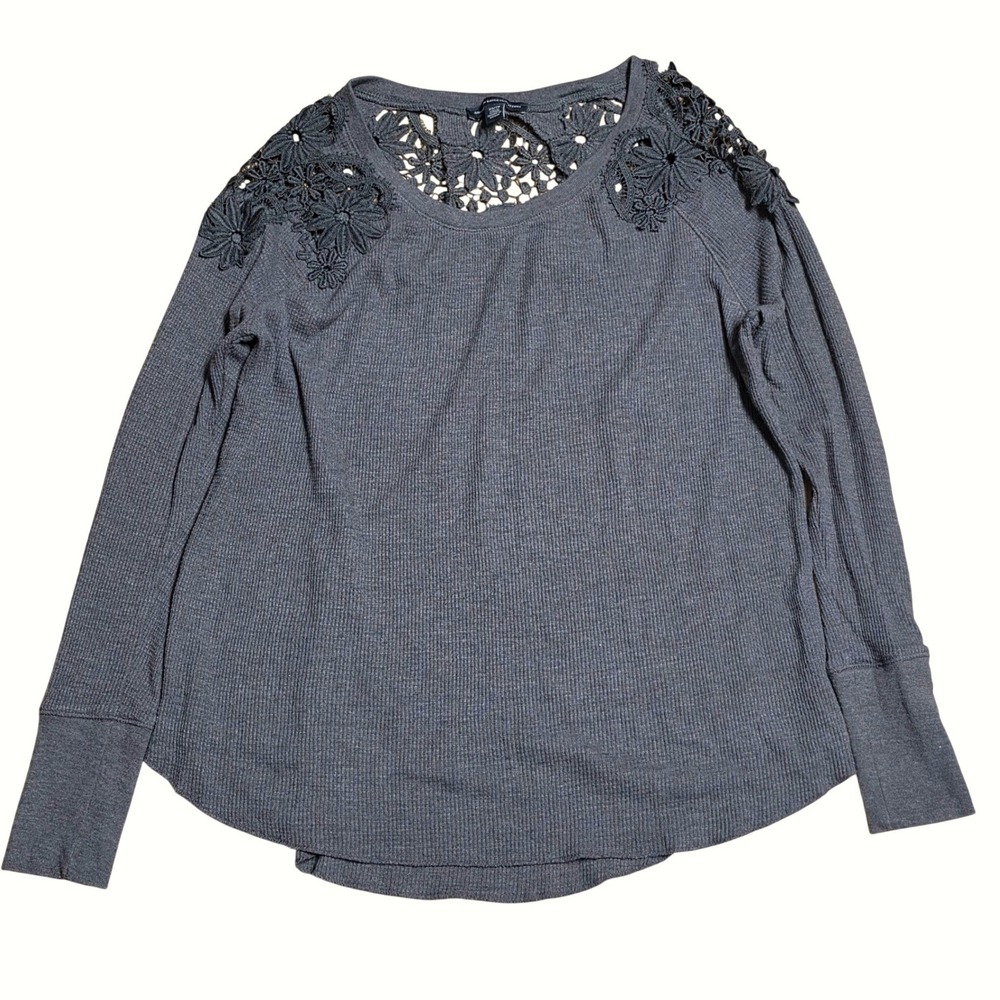 American Eagle Outfitters Waffle Knit Lace Floral Tee Women's Size XS Gray